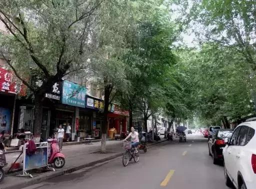 胖东来许昌新地标,胖东来许昌大众服饰广场