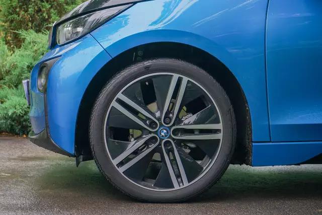 宝马i3新老款对比,宝马i3第一款现在还值得入手吗