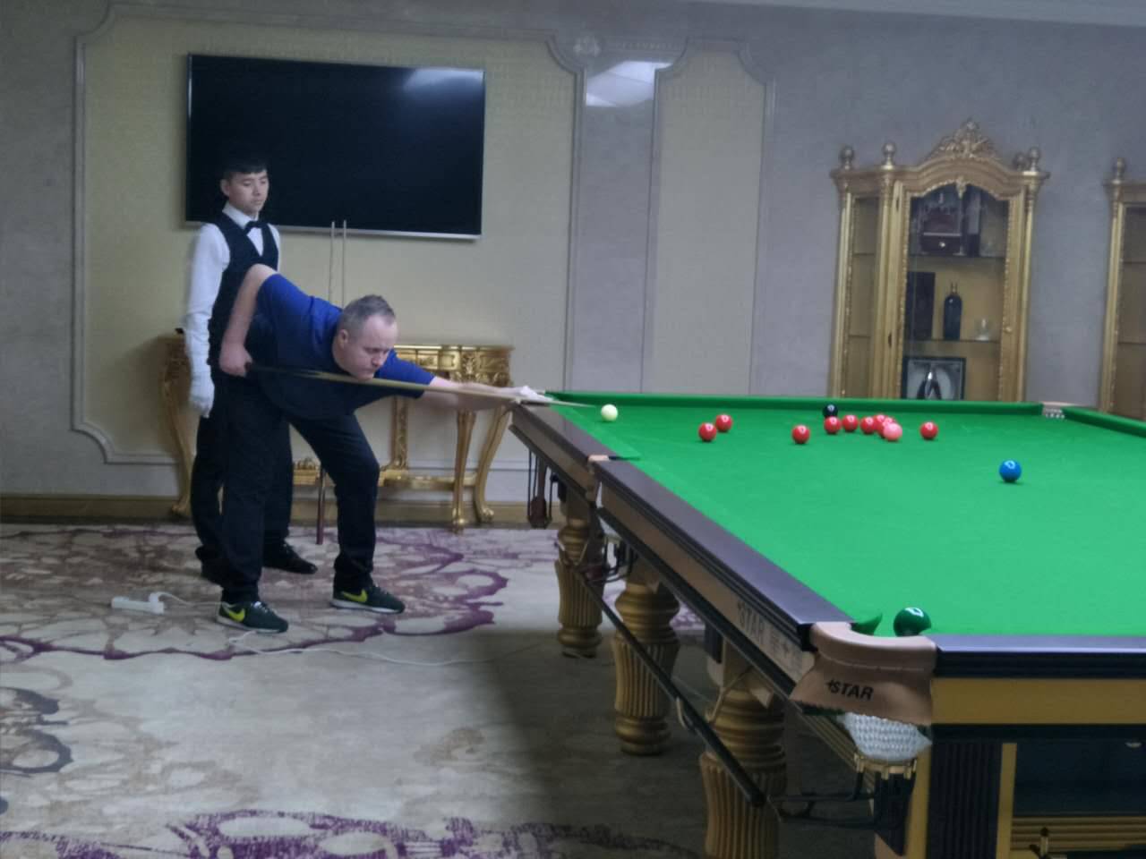 很帅的女的打台球的,听说打篮球的男生都很帅