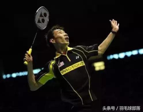 羽毛球高远球让对方接不到,羽毛球高远球老是没提肘