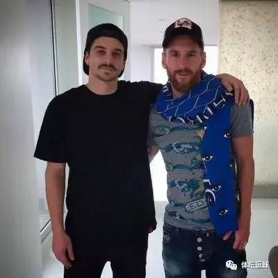 拦不住!梅老板又双叒文身了……