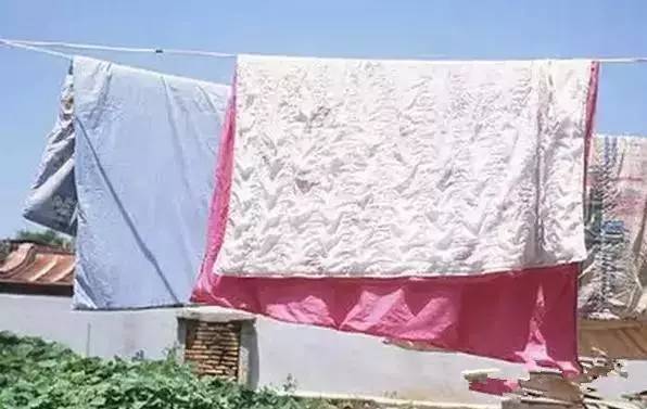 被宝宝咬后皮肤发黄是什么原因,婴儿被虫子咬过之后的皮炎