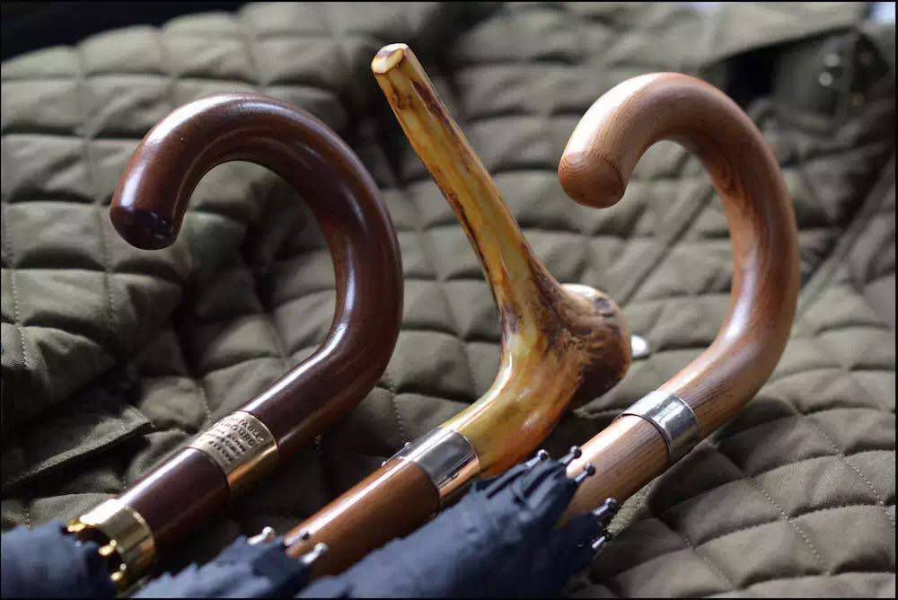 十把伞,十把雨伞