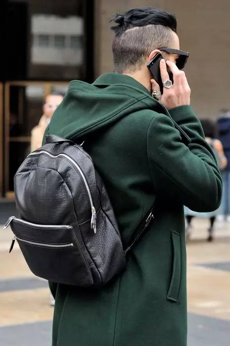 哪个大牌包包男士好看又实用,目前比较流行的男士包