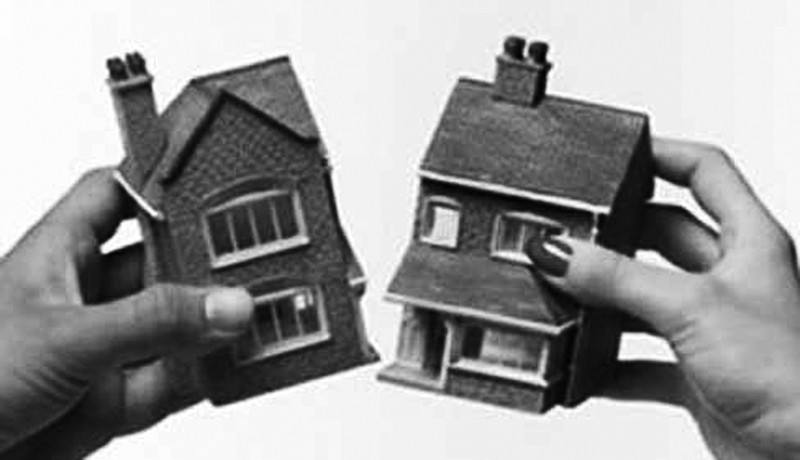 夫妻离婚都要房产,离婚后房子归女方所有过户要钱吗