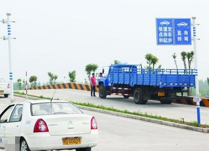 考个b2大概需要多少钱,考个b2驾驶证要多少学费