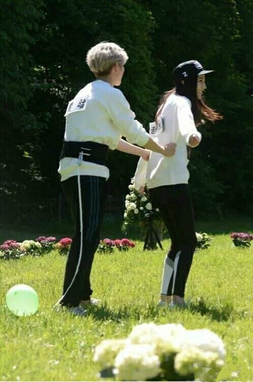 奔跑吧第一季鹿晗和热巴,奔跑吧鹿晗迪丽热巴高甜瞬间