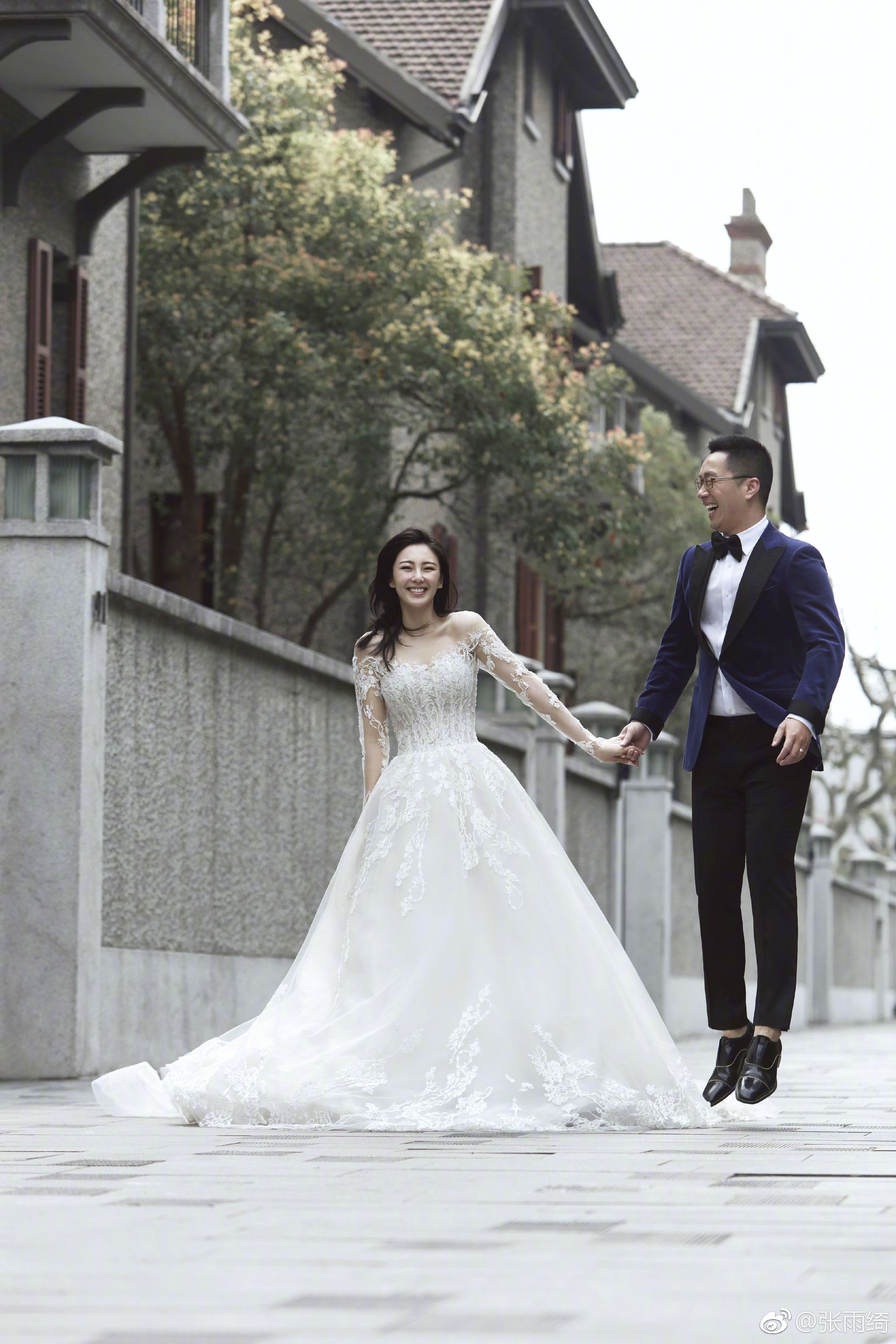 张雨绮晒婚纱照片,张雨绮晒孕肚照