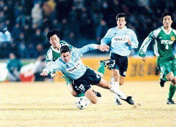 曾经被淘汰的足球巨星,曾落后国足30位的足坛黑马