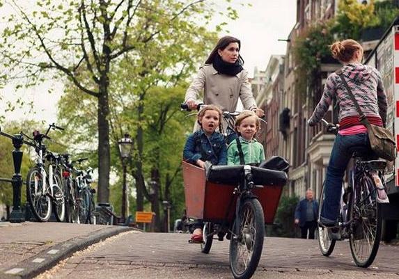 荷兰街头自行车 (荷兰自行车的奇怪事)