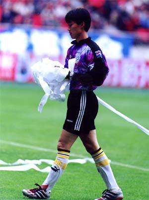 是曾诚丢球多还是颜骏凌丢球多,曾诚颜骏凌谁厉害