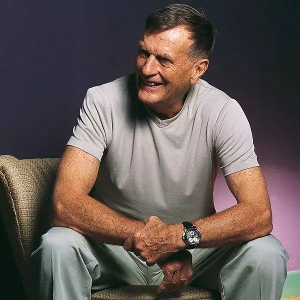 这家钟表俱乐部的地址让我们肃然起敬