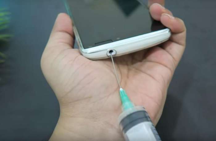 手机接口接触不良怎么修好多少钱,清理手机充电口灰尘的解压视频