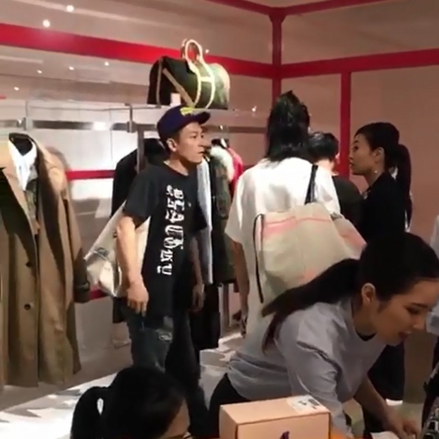 陈冠希秦舒培出游,陈冠希秦舒培旅行照