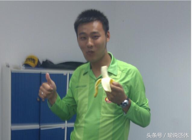 吹出退赛风波的裁判被人肉，他这照片亮了！这般坑人家咋找女友？