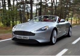 香港与大陆一路之隔,香港大陆两地车