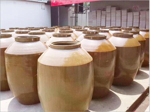 长期存放白酒陶瓷好还是泥罐好,酒缸存酒有釉还是没釉好