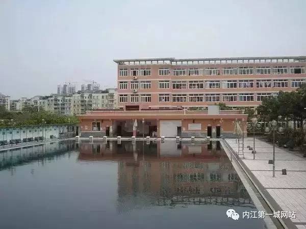 想穿校服,内江六中校服