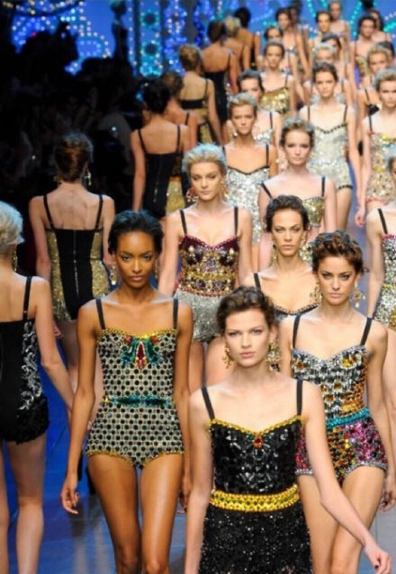 品牌专业游泳衣正品女连体衣,类似游泳衣的连体衣