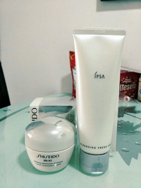 油皮洗面奶祛痘去黑头收缩毛孔 (敏感肌肤怎么收缩毛孔去黑头)