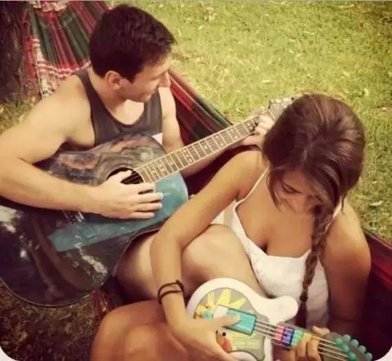 你所爱的梅西有这样一段爱情：最好的爱情莫过于，9岁我为你钟情，30岁你为我披上嫁衣