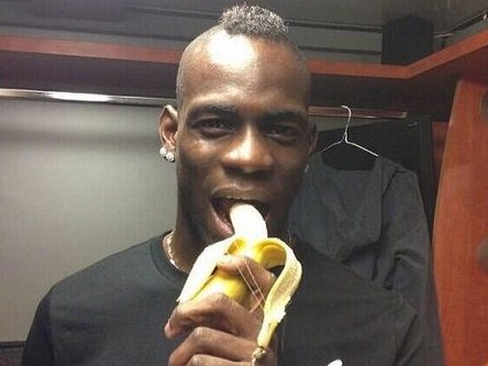 足球场上的奇葩操作,足球上的奇葩场面