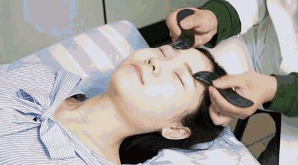 面部去皱,原来可以这样做!刮痧手法真人示范!值得收藏