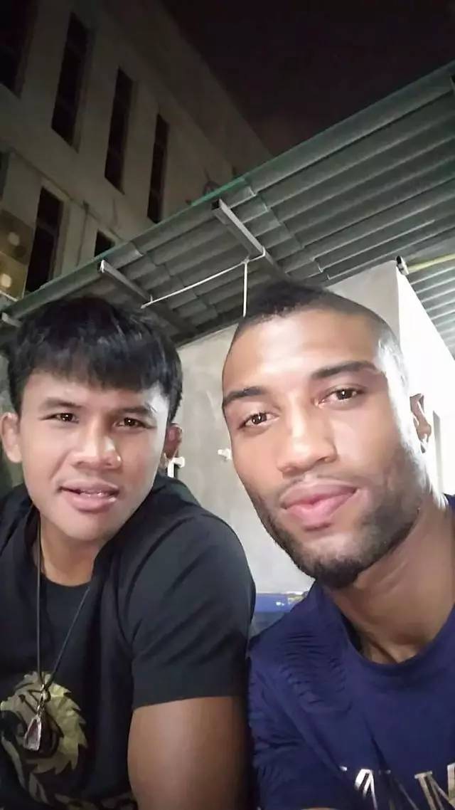 中国拳王一龙ko播求视频,武僧一龙vs播求ko