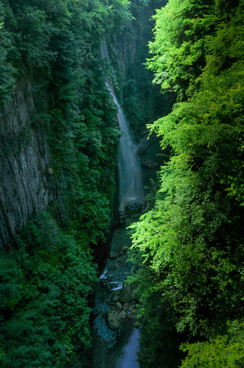 恩施大峡谷落石砸死游客,恩施大峡谷落石砸人