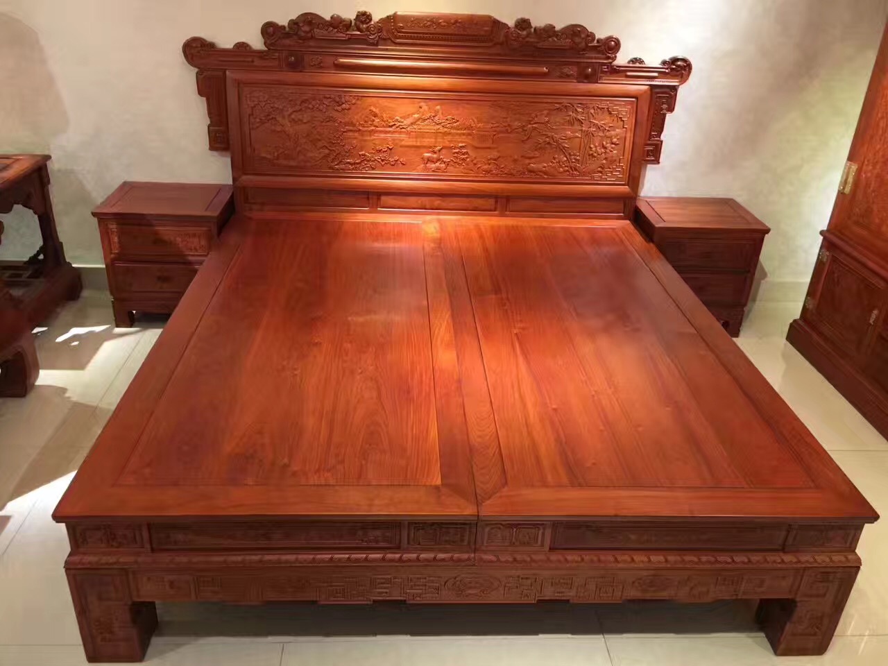 阔叶黄檀和大果紫檀哪个稳定性好,阔叶黄檀与大果紫檀哪个好