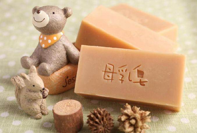 奶水太多怎么办吃什么能减少奶量,奶水太多怎么处理