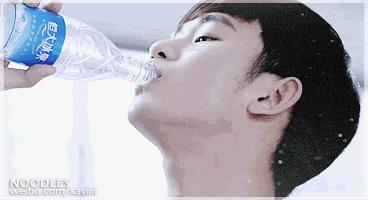 恒大冰泉椰子茶,恒大冰泉长白山天然矿泉水泡茶