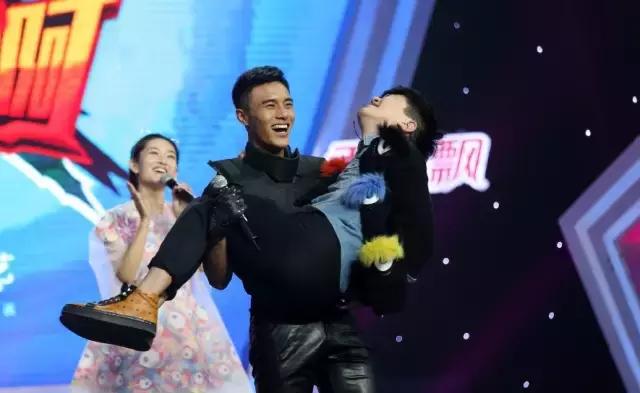 00后大学生当男模,211大学生当男模