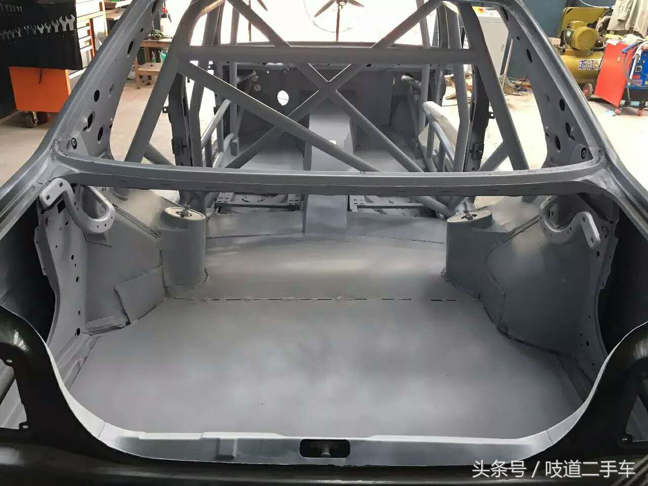 爆改五菱不算啥，氮气加速的捷达来虐他