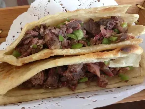 一个老外说要在1年内吃遍中国,结果5年了,还在新乡