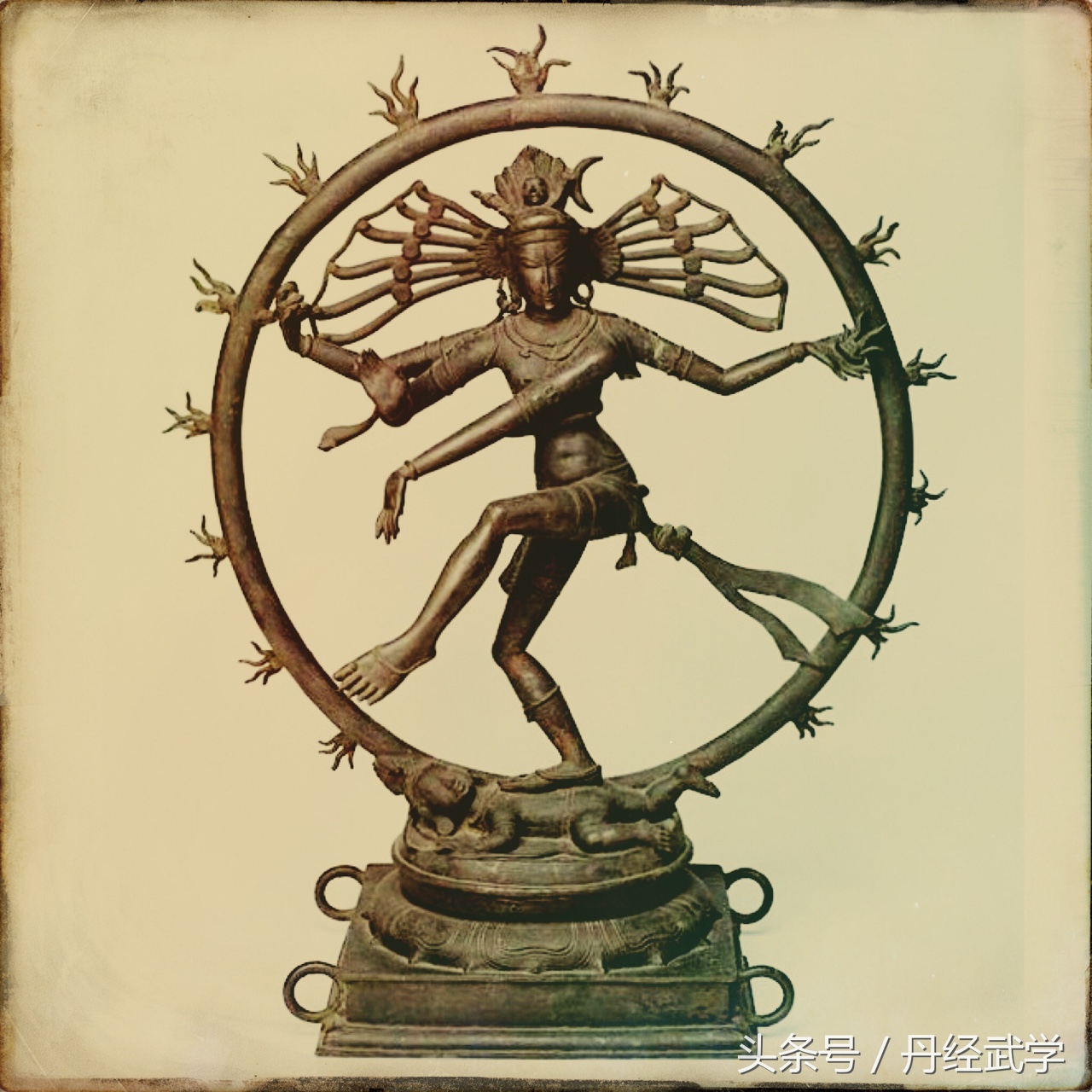 印度主神湿婆创造了瑜伽体式,印度瑜伽之光