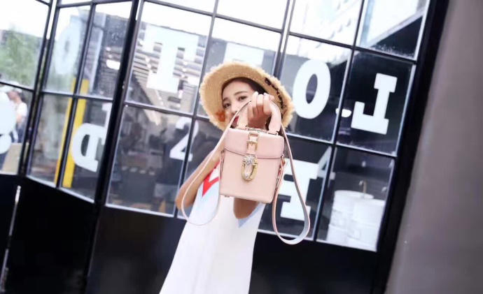 谁劝我都不好使,今夏就爱相机包!