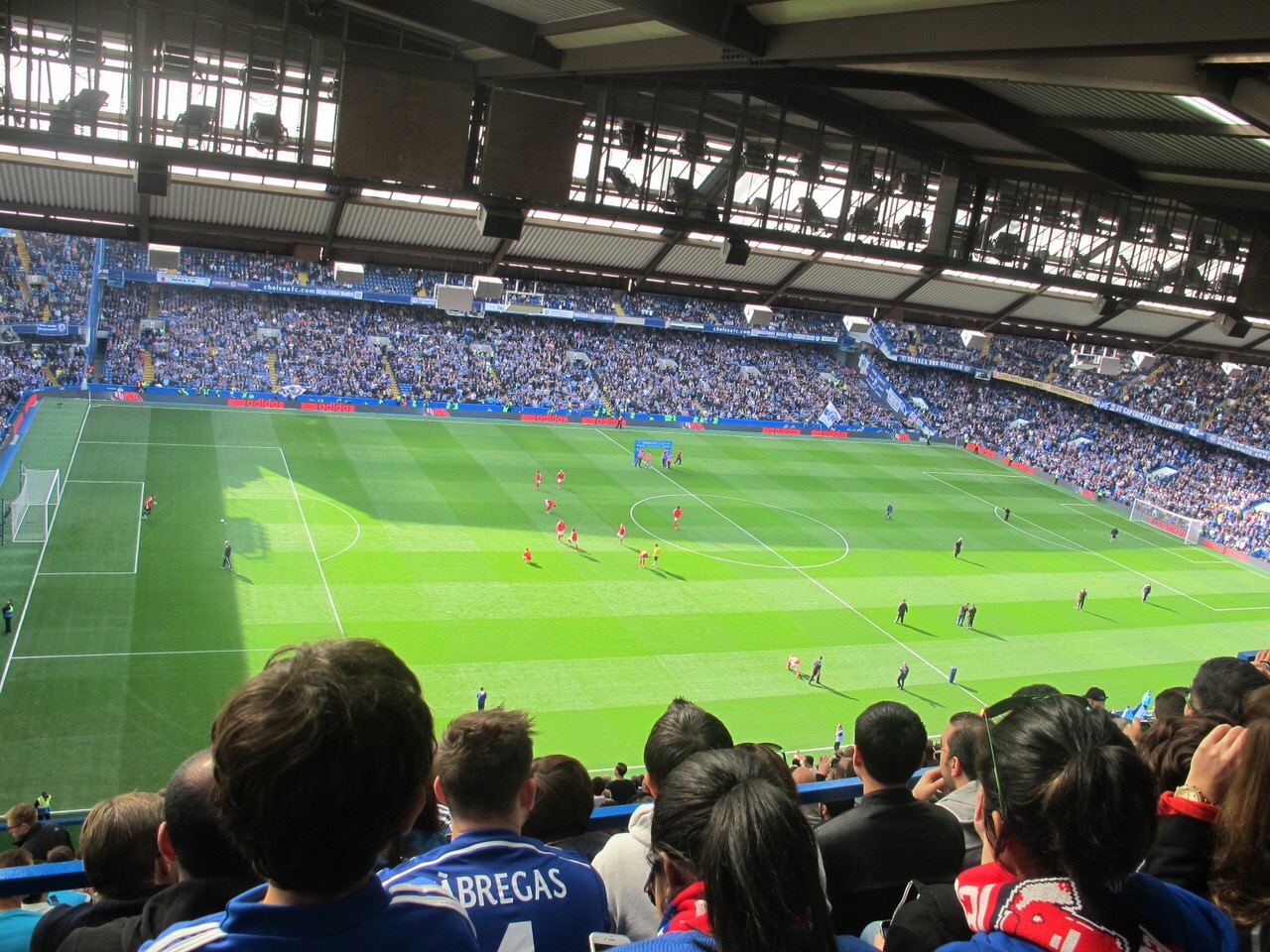 伊蒂哈德球场与斯坦福桥球场,安菲尔德球场和斯坦福桥球场