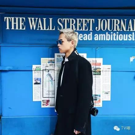 靠一只马克笔化妆为人间*物尤**！深扒网红艾克里里和他的娇喘助理！