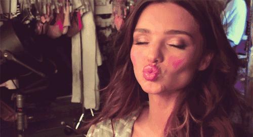 爱笑的女生运气不会差但会长皱纹,爱笑的女孩子的法令纹很明显