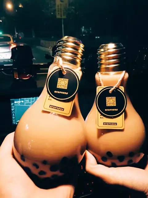 嗑奶茶只知道一点点？这九家奶茶颜值爆表还不用排！长！队！