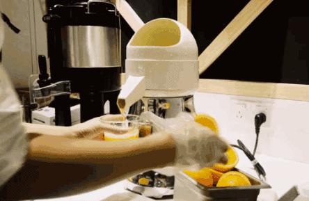 全国首家！能喝啤酒的绿色KFC你101%没吃过！热压帕尼尼、北美甜薯条……KPRO餐厅，要被挤爆啦！