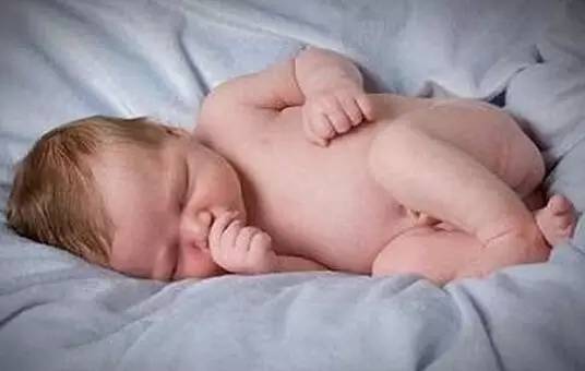 宝宝肚脐眼可以清理吗,肚脐黑色东西可以抠吗