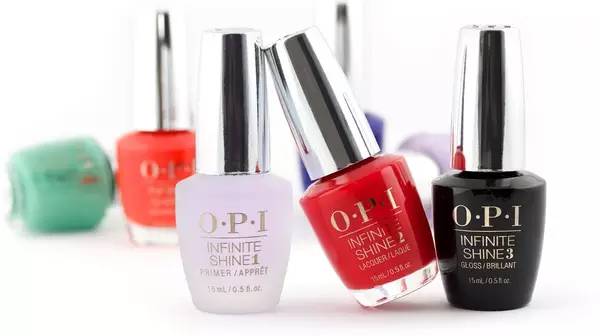 给指甲涂色吧,给指甲一抹色彩