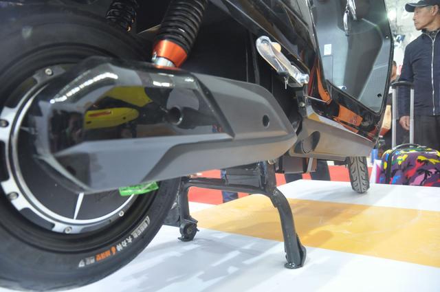 自己换电动车轮毂教程,电动车轮毂电机外圈怎样拆教程