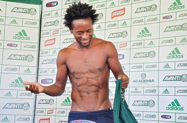 桑巴足球球员,桑巴足球的代表人物是谁