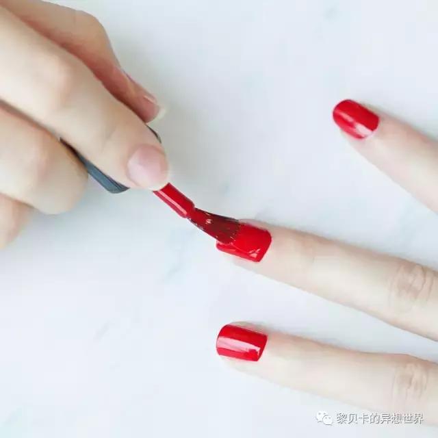 什么指甲油颜色显手白又好看,哪种纯色甲油显手白