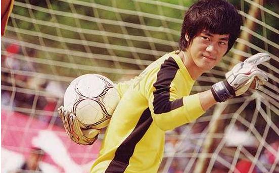 周星驰电影少林足球深度解析,少林足球演员评价周星驰