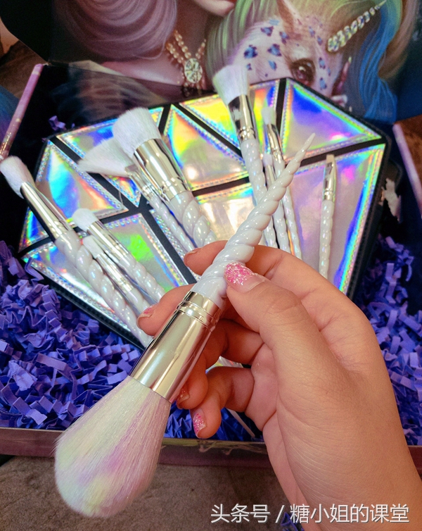 当朋友圈被咸鱼化妆刷刷屏，我想起了那些年我们刷脸用的魔法杖