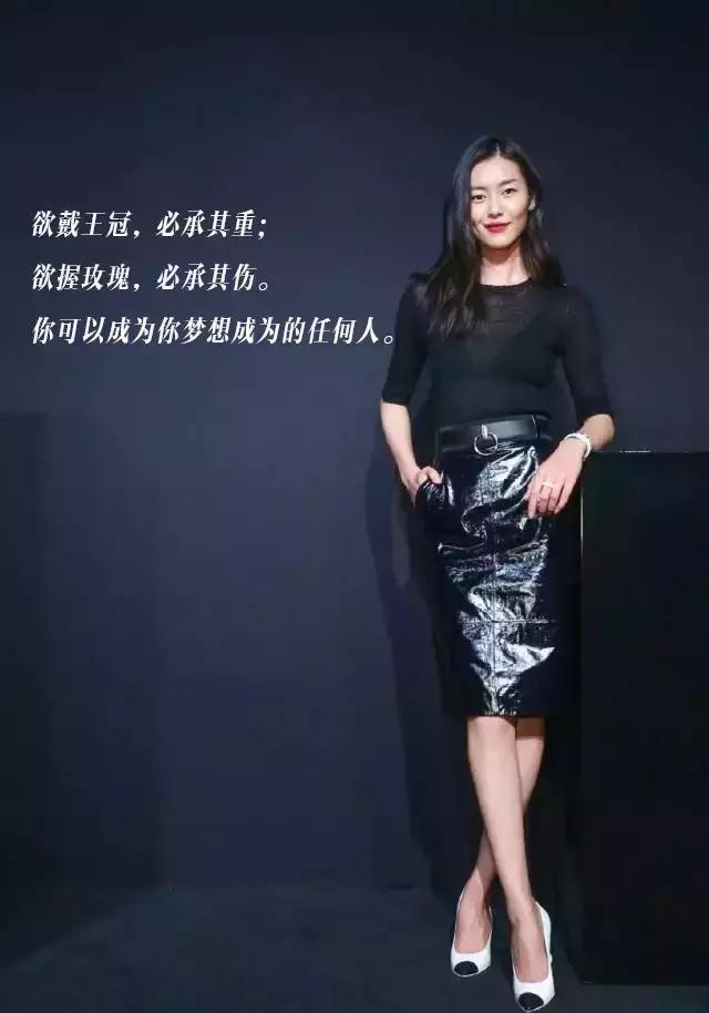 刘雯的走秀高光时刻,刘雯日常走路